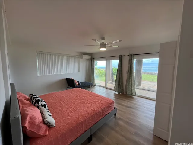 1st Floor- Master Bedroom (1x King Bed)