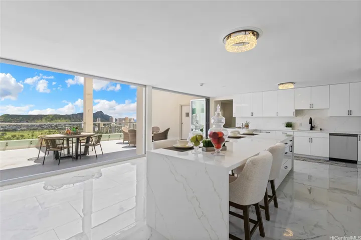 Kitchen to Lanai, Diamond Head