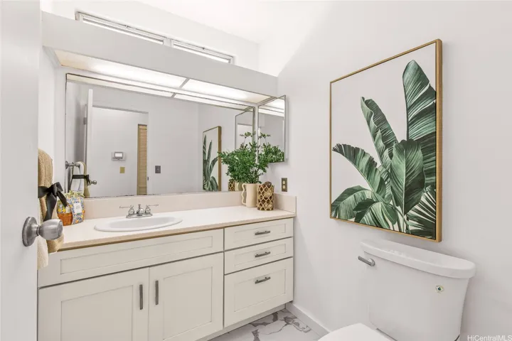 Half bathroom on level 1
