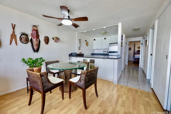 Dining Area & Kitchen