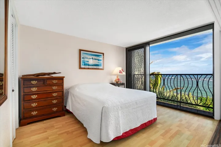 Ocean Side Bedroom...Sleep and Wake Up to the Sounds of the Ocean
