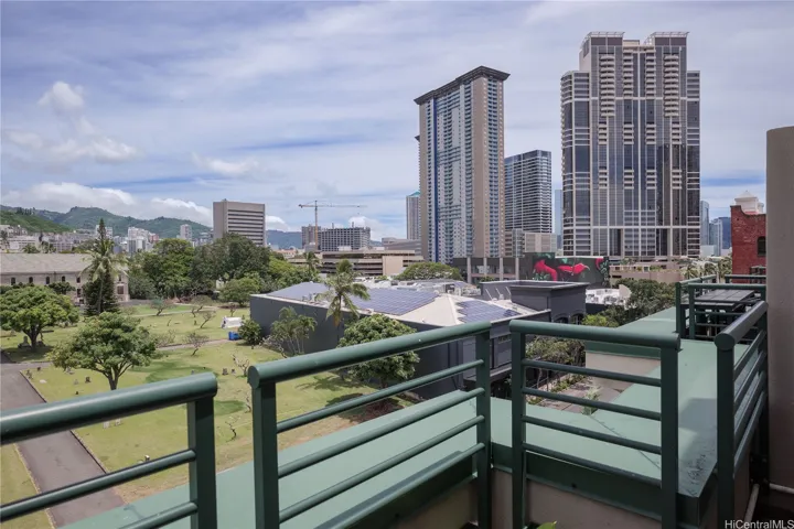Lanai view to the east and Kaka'ako