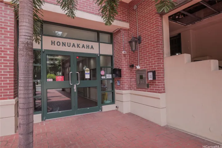 Queen Street main entrance to the building. Secure building with after-hours and weekend security.
