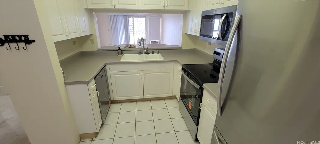 Brand new stove, microwave, & dishwasher