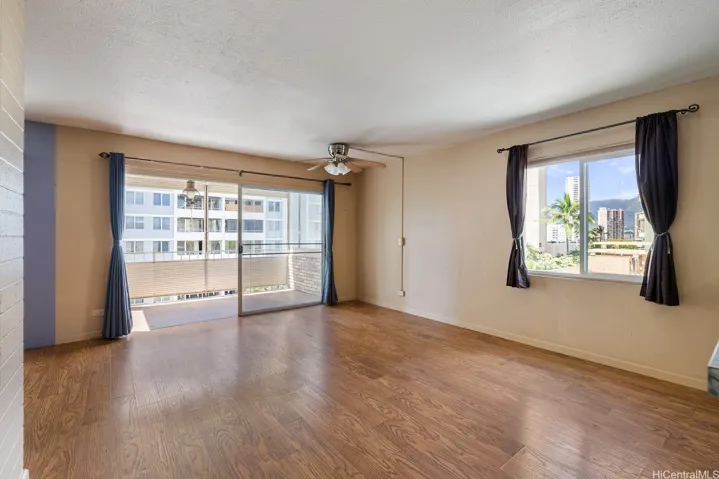 Another view of the room.