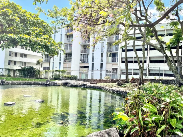 Take a stroll along the pond next to Kunawai Terrace