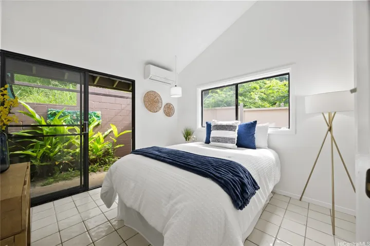 Second bedroom with small courtyard and vaulted ceilings
