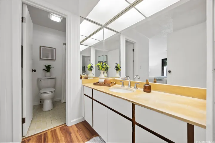 Primary en suite bath