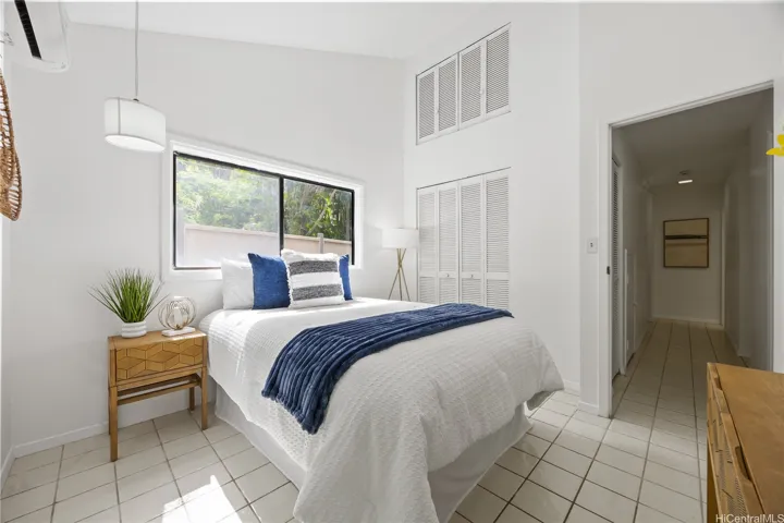 Second bedroom with small courtyard and vaulted ceilings