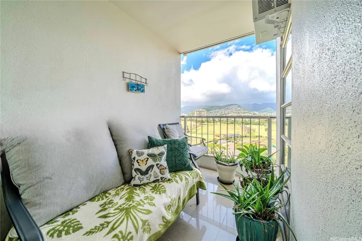 Enjoy your daily view of paradise on the covered lanai.