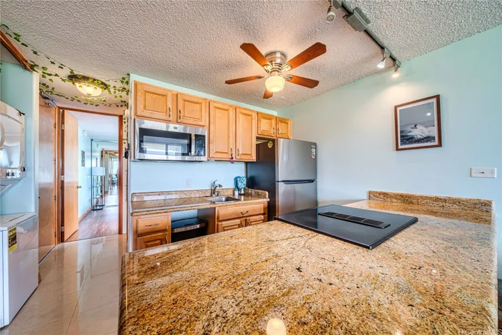 Granit counters in kitchen and cabinets.