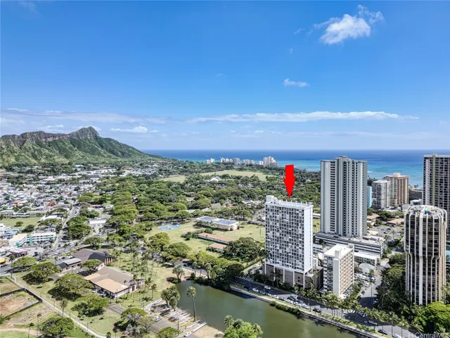 Prime Waikiki location near beach and amazing shopping and restaurants.