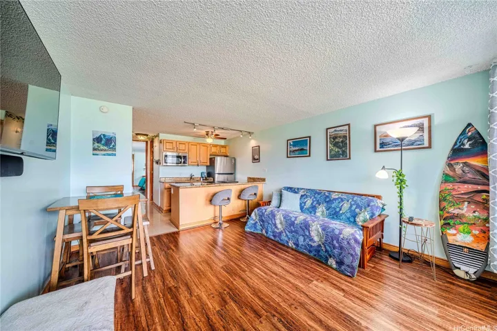 Spacious living room