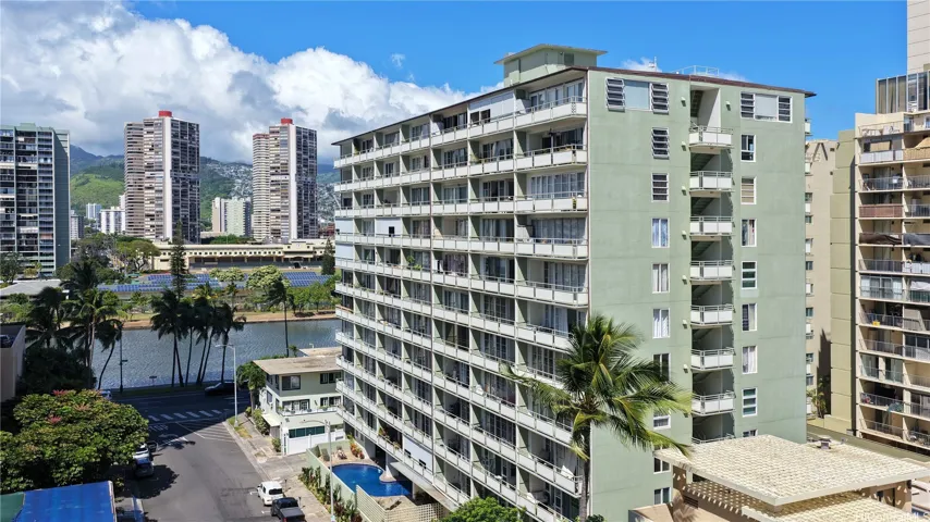 Rosalei, close to Ala Wai Canal