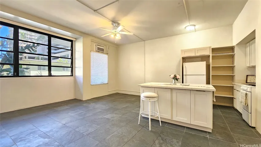 10 ft-high Ceilings