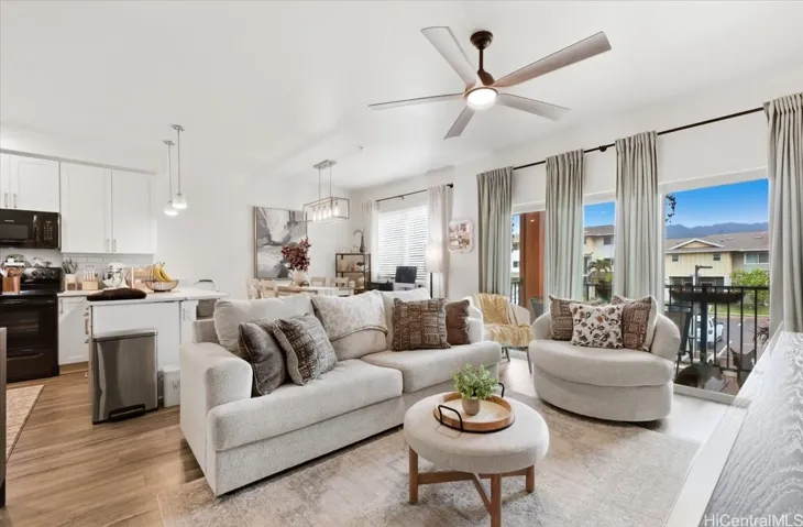 Living Room / Kitchen