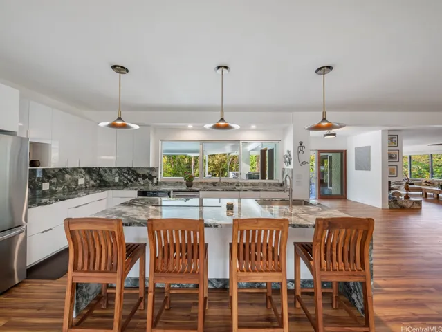 Kitchen Bar to help your favorite cook.