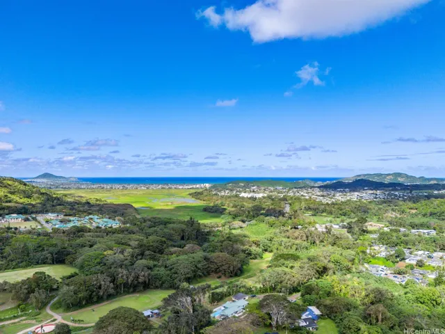 A magical location just minutes from the Pali, Castle, Kailua, Kaneohe and town in 20!
