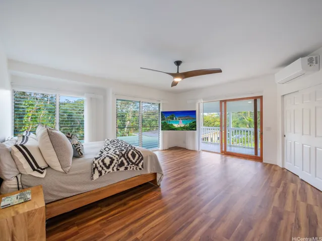 Large Primary Bedroom with Views a lanais, AC, walk in closet, double sink bathroom, and private toilet.