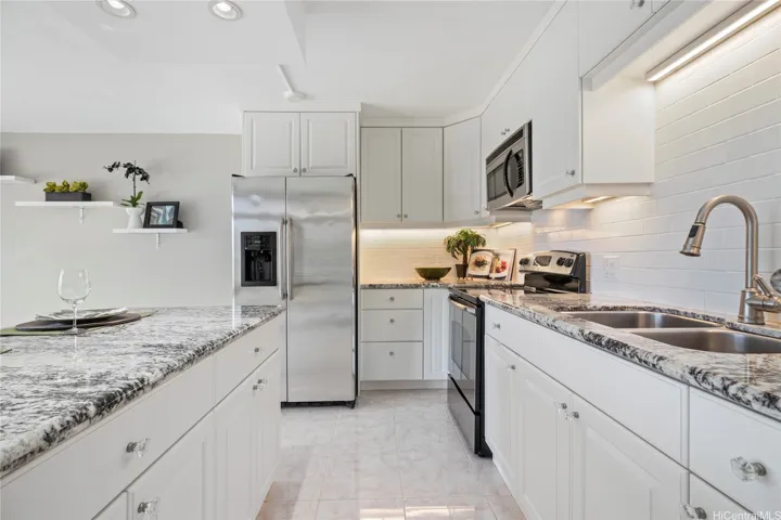 Designer kitchen, stainless steel appliances, glass bulb knobs, granite counter tops.