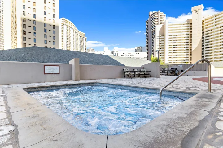 Whirlpool on 5th floor.