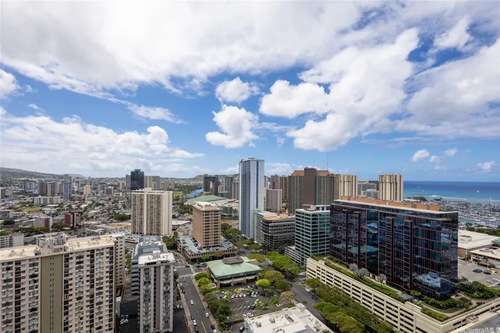 Diamond Head, Ocean, and Mountain Views