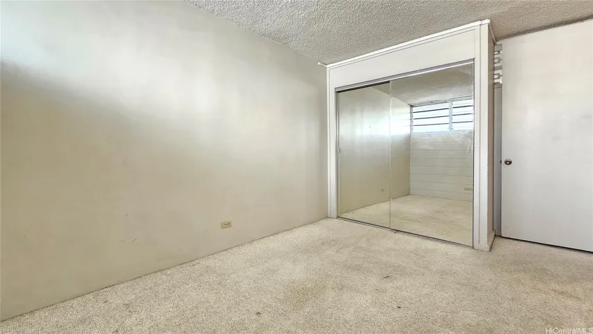 Bedroom 1 closet/ entry