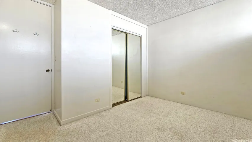 Bedroom 2 closet/ entry