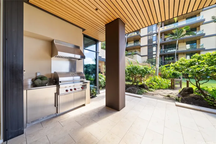 Private lanai with grill & Spa