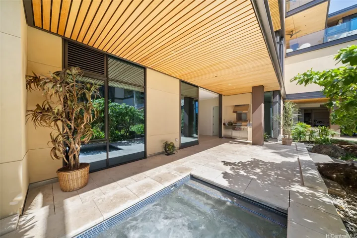 Private lanai with grill & Spa