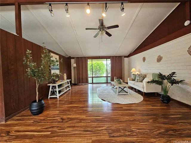 Large and versatile living room.