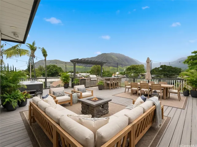 Mountain view from the open lanai to unwind your busy day.