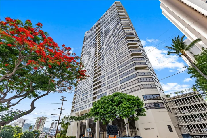 Iolani Court Plaza