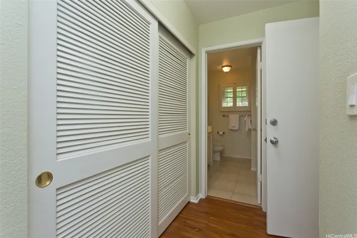 Upstairs full ensuite bathroom , 2 closets .