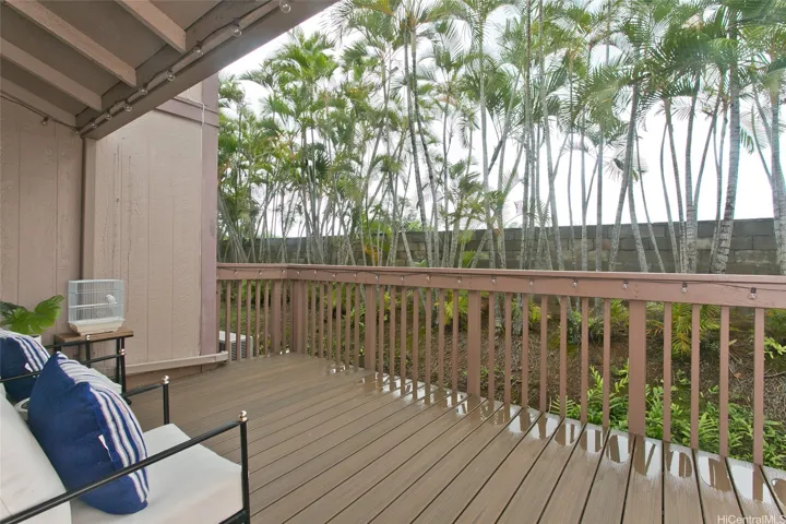 Enjoy this spacious deck for entertaining in our beautiful Kailua weather .