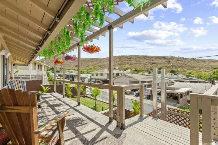 Upper Lanai Mauka View