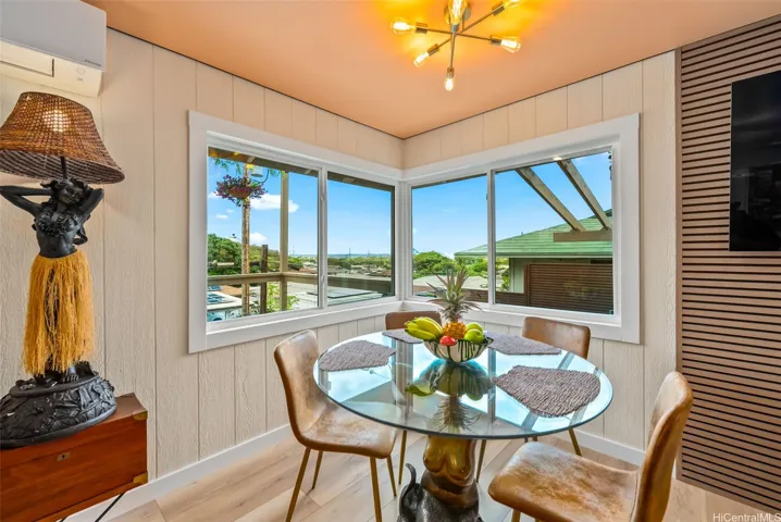 Dining Area w/ocean view