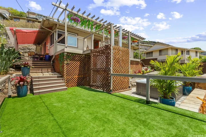 Lower Lanai over Garage