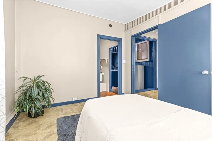 Middle BR2 to Middle Bath and Laundry