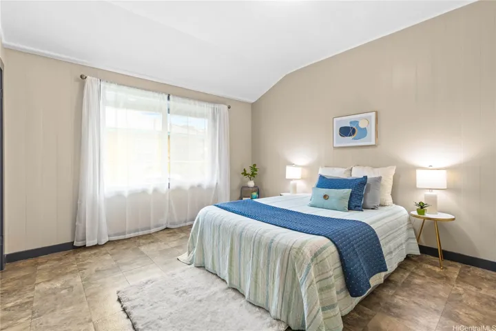 Front BR2 - large space and windows