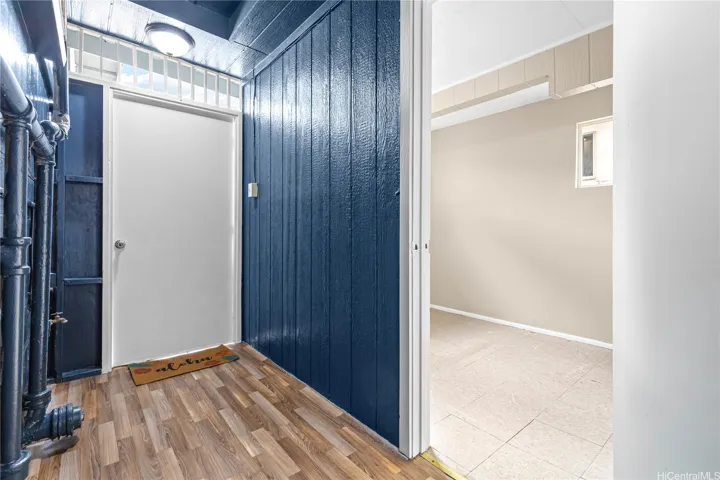 Back extra room and separate entry