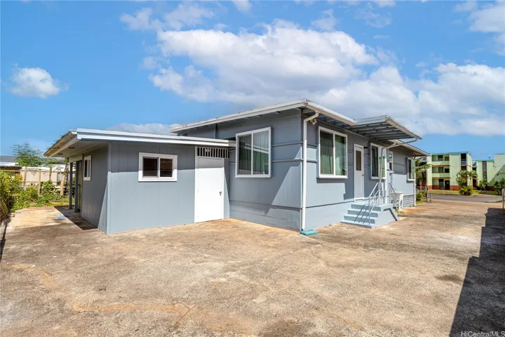 Back and side of house - 2 separate entries