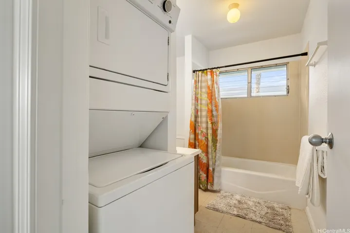 Upstairs full bathroom