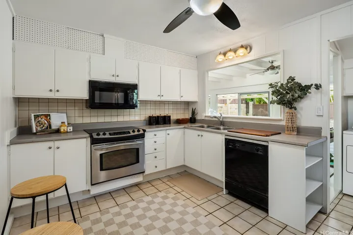 Full kitchen