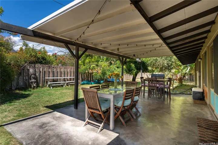 Covered lanai on slab with privacy and gardena and mountain views.