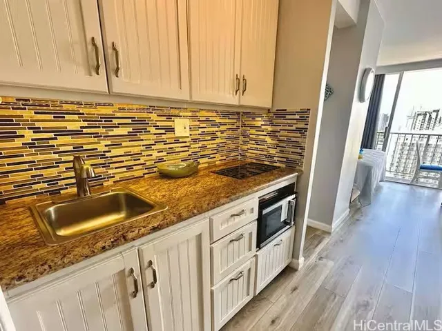 #kitchenette_pacific_monarch