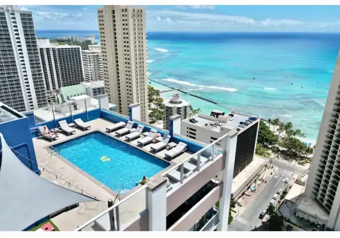 #pacific_monarch
skytracker pool deck
