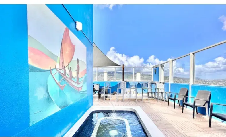 #pacific_monarch
skytracker pool deck