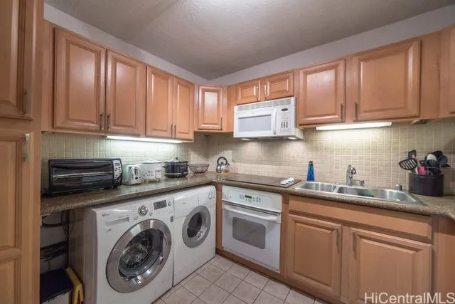 Laundry, Stove, Microwave oven