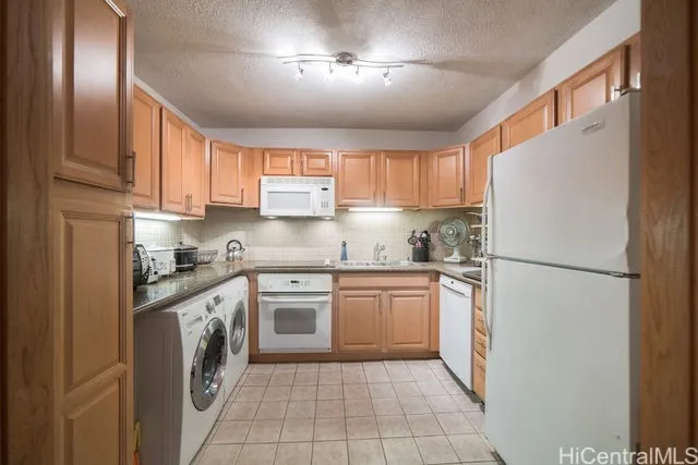 Full kitchen with all appliances